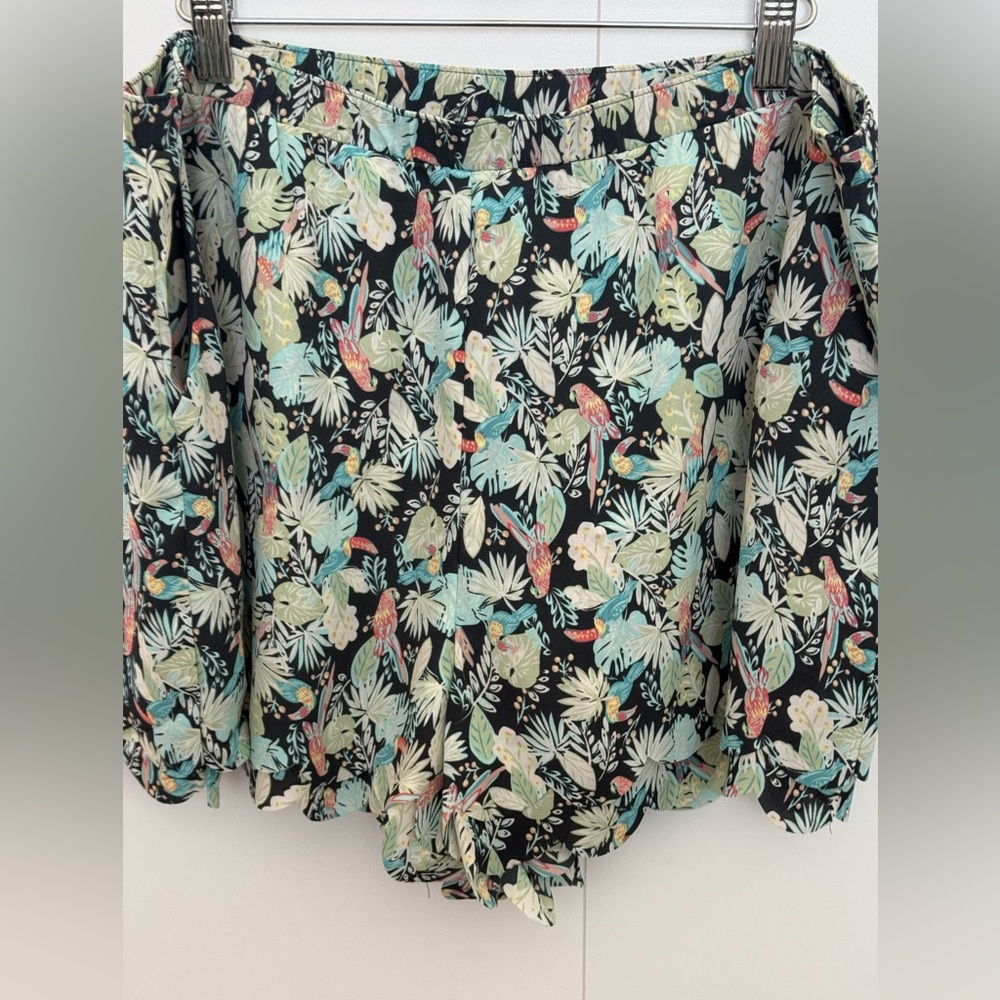 LC Lauren Conrad Black Tropical Print shorts with Scalloped Edge